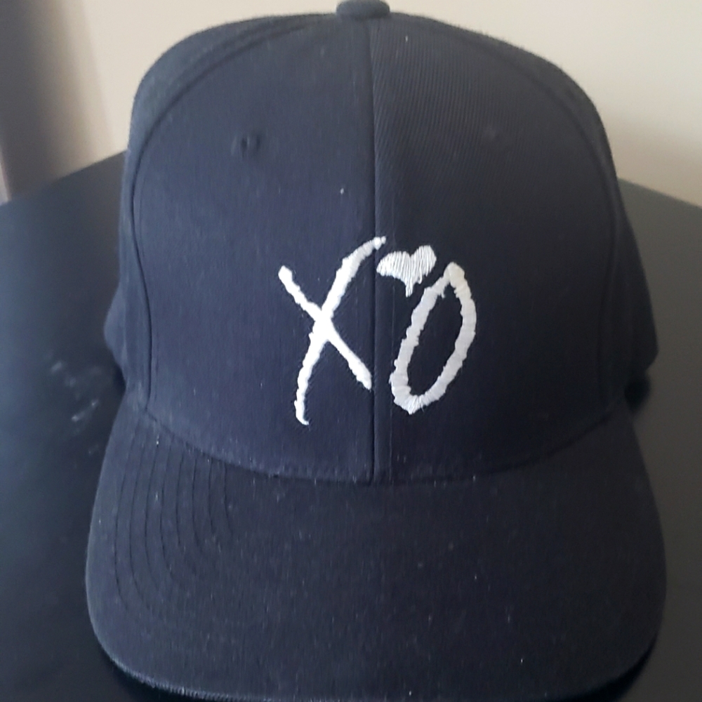 X'O Black Snapback Hat With White Heart